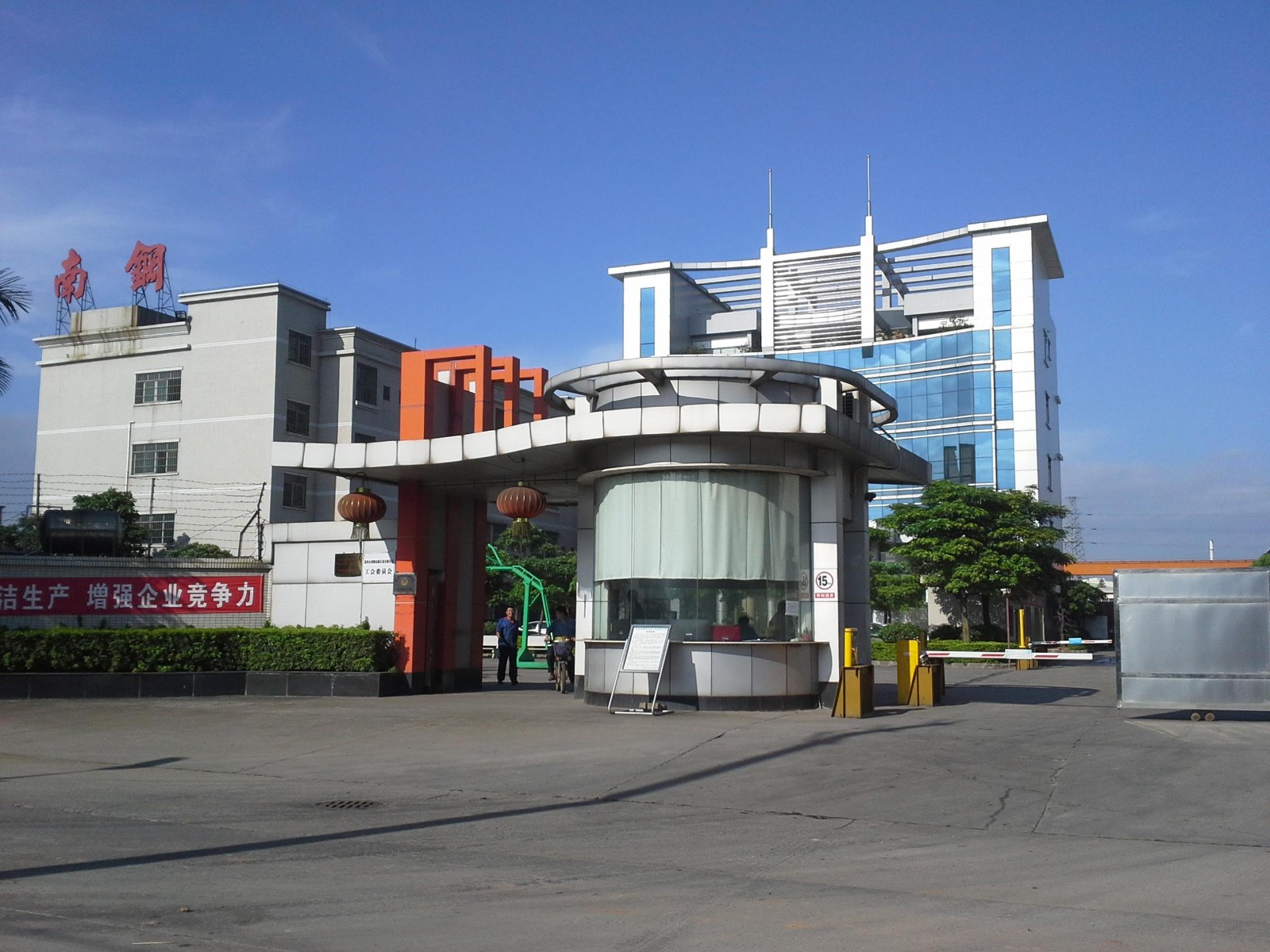 公司厂大门