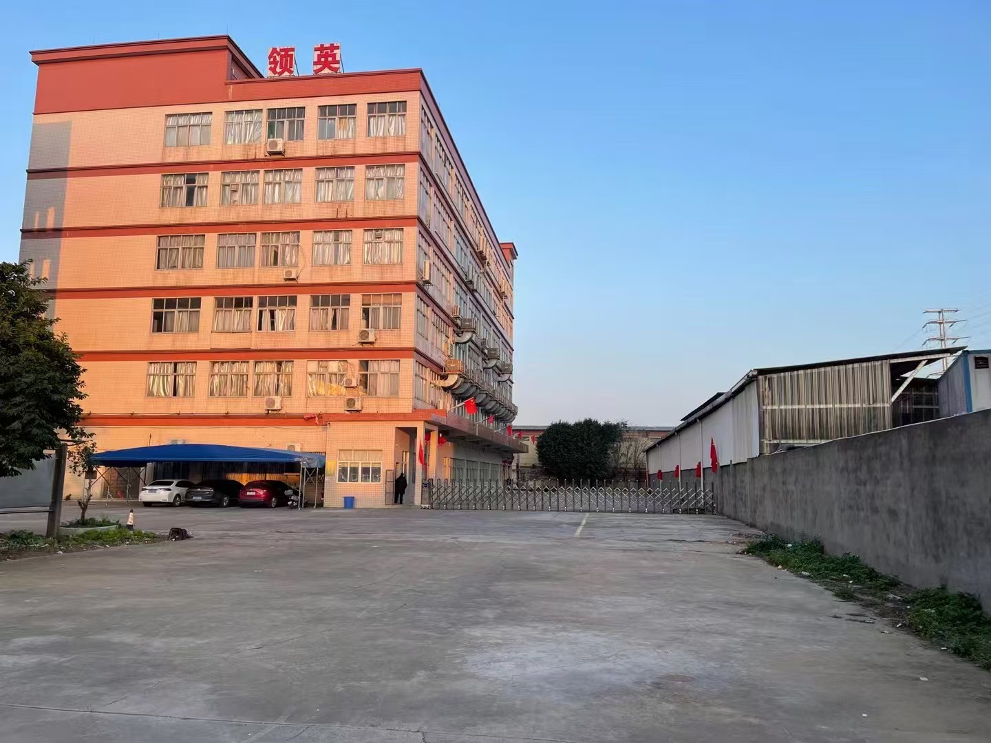 公司大门口