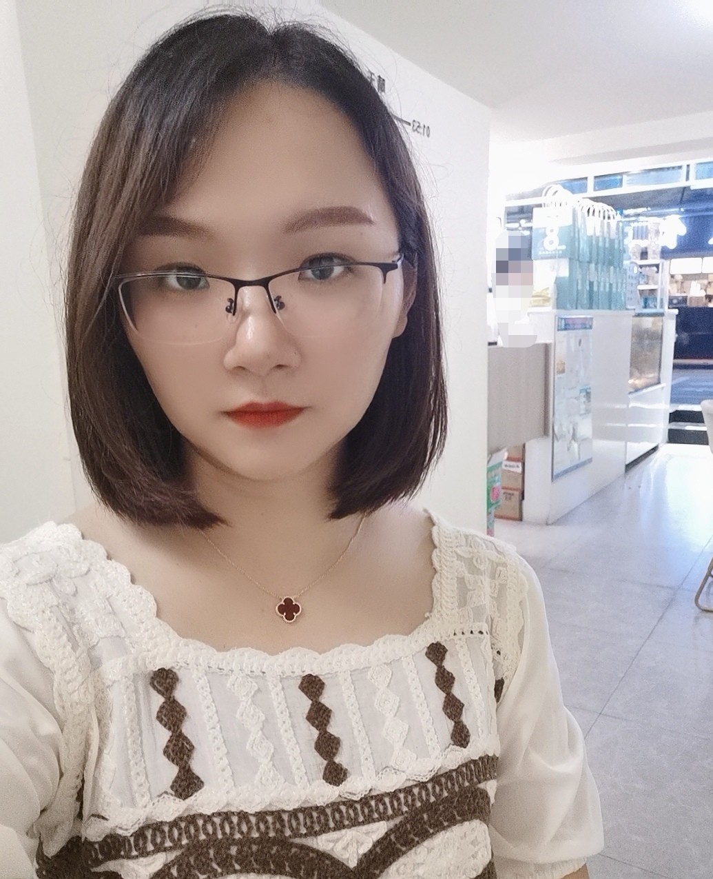 陆女士照片